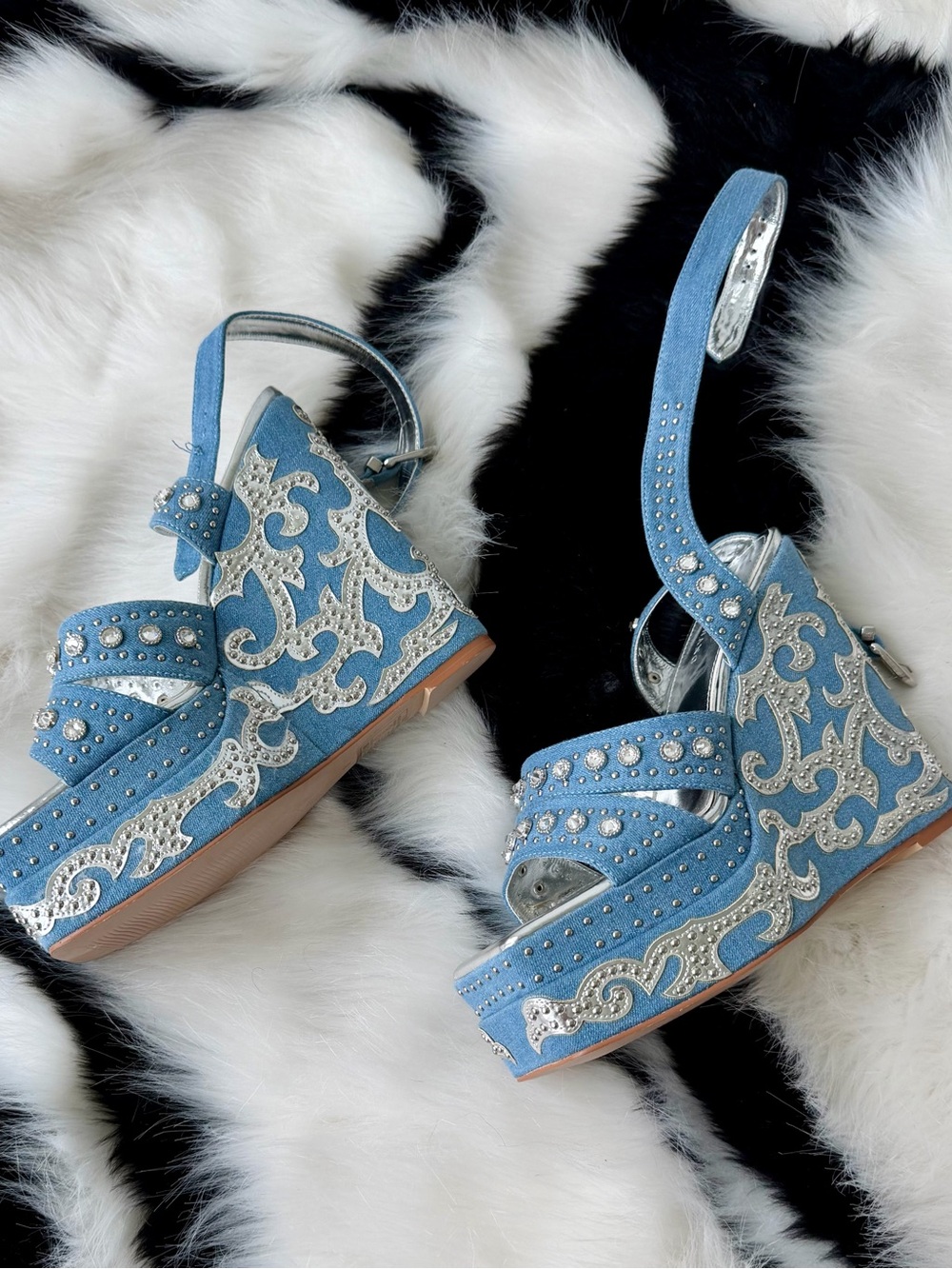 AKIRA Azalea Wang Nutmeg Embellished Denim Wedge Sandals Size 8, NEVER WORN - Picture 7 of 8